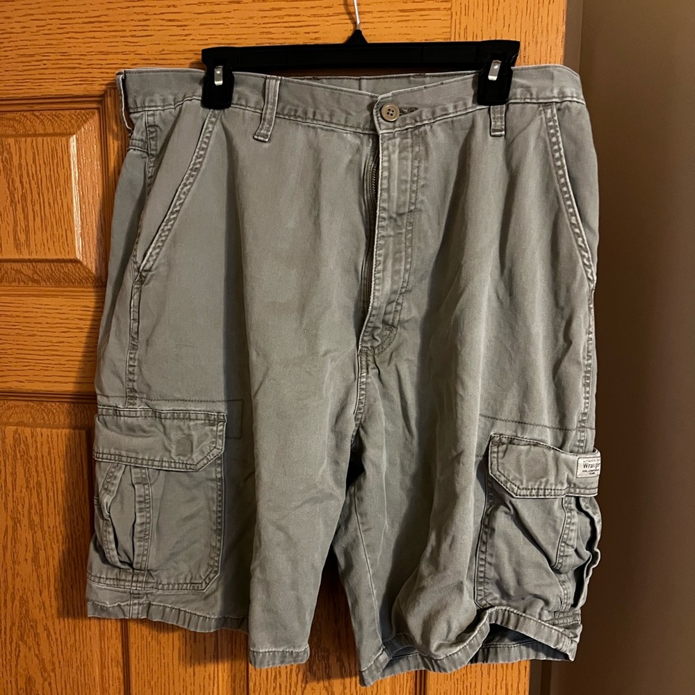 Men’s cargo shorts